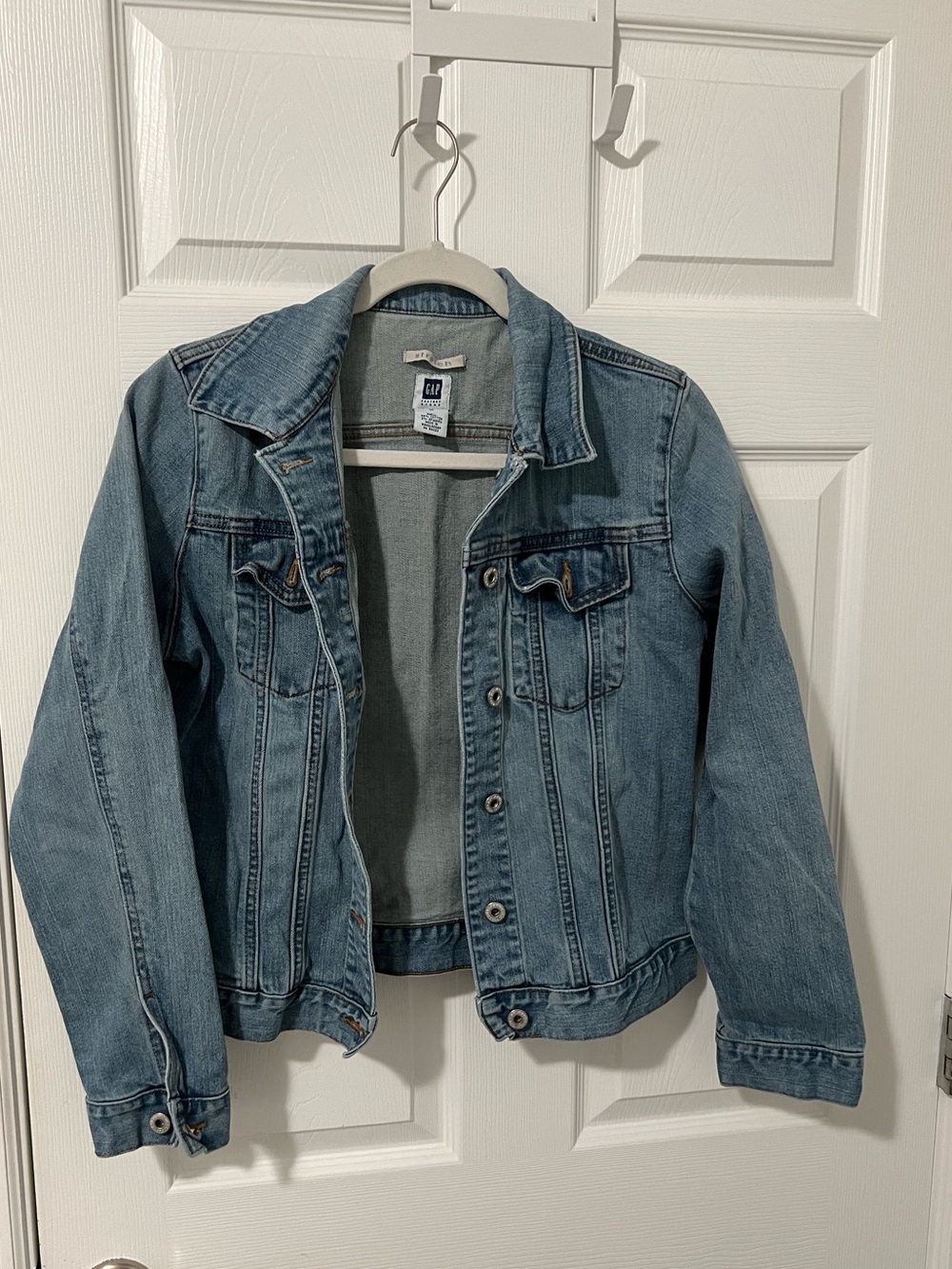 GAP Medium Wash Blue Denim Jean Jacket for Women